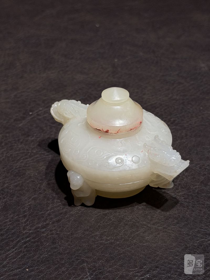 清乾隆 和田玉雕饕餮纹猴足龙耳炉 - 图4